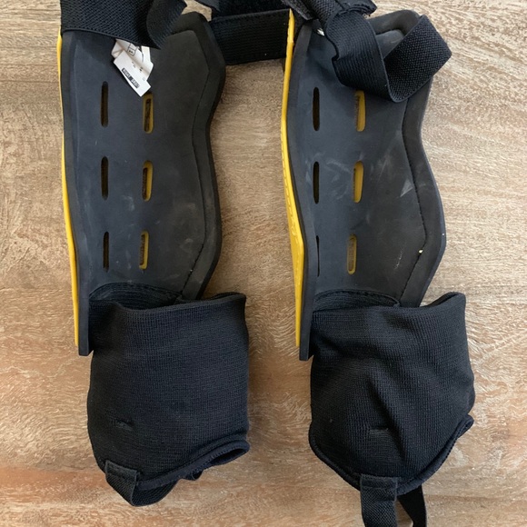 Nike Soccer Pads - Picture 3 of 5